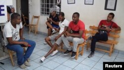 Cubans stranded in Mexico chat at a hotel after fellow nationals were deported in Tapachula, Mexico, Jan. 20, 2017. 