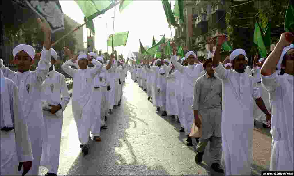 خصوصی ریلیوں میں &rsquo;نعتیہ کلام&lsquo; پڑھے جاتے رہے۔