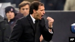 Mai koyar da wasa na AC Milan, Massimiliano Allegri.