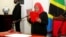 La nueva presidenta de Tanzania, Samia Suluhu Hassan, toma juramento de su cargo el 19 de marzo de 2021, en la Casa de Gobierno en Dar es Salaam.