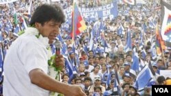 Evo Morales vinculó el consumo de pollo con la conducta homosexual.