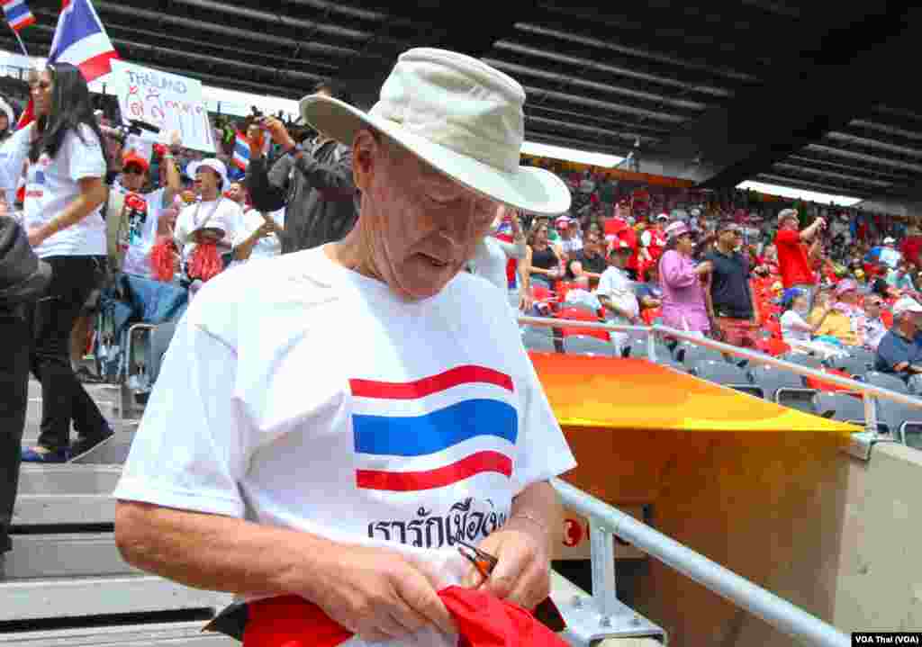 Thai Football fans in Ottawa