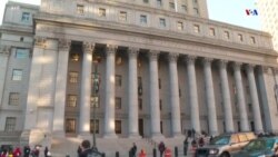 Մամուլը և հանդիսատեսը հավաքվել են Նյու Յորքի Թուրգուդ Մարշալի դատարանի մոտ