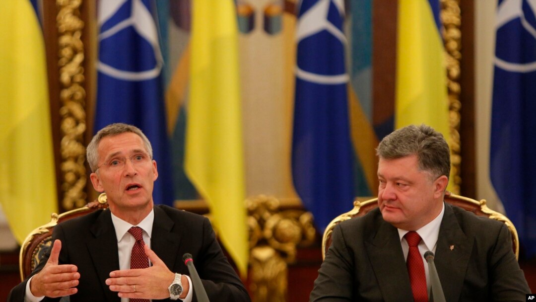 Generalni sekretar NATO Jens Stoltenberg i predsednik Ukrajine Petro Porošenko na sastanku u Kijevu, 22. septembra 2015.