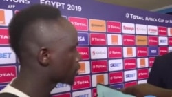 Les Sénégalais Mane et Koulibaly après leur défaite face à l'Algérie