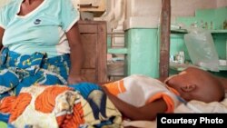 Un enfant atteint de la malaria dans la province du Kasaï Oriental, en RDC, le 3 mars 2015. 