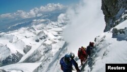 Sekelompok pendaki Gunung Everest.