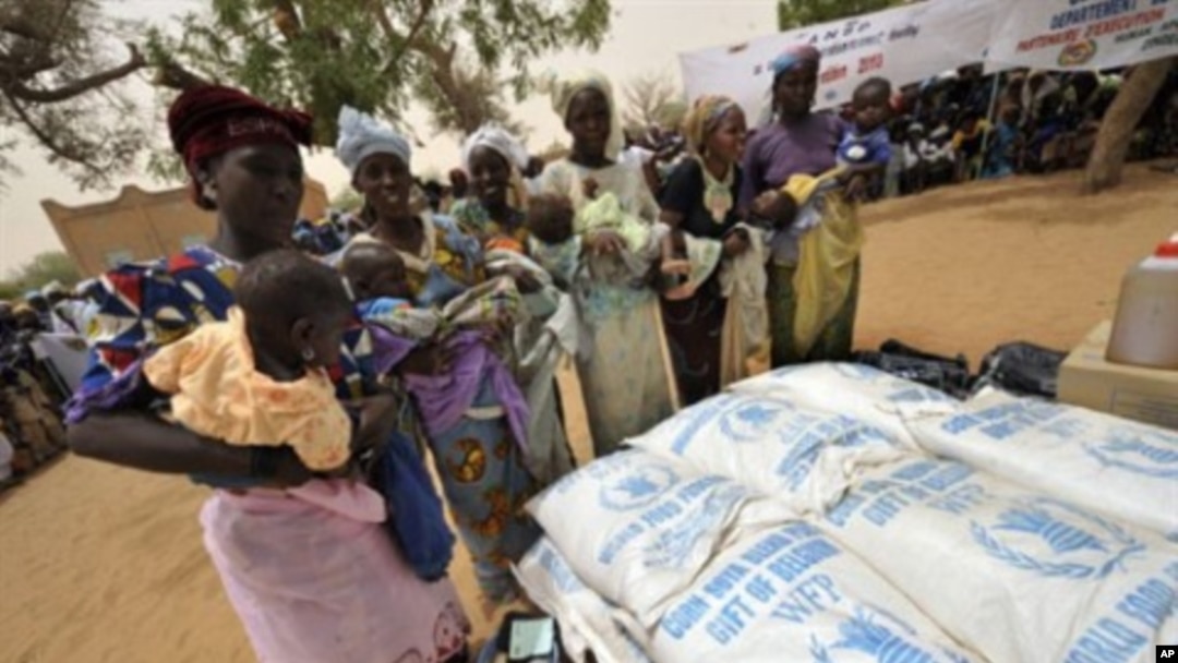 Women wait to receive baby food in Koleram, southern Niger, during the launch of a UN-backed feeding operation aimed at fighting malnutrition among young children, 28 Apr 2010