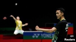 Reaksi Jonatan Christie saat menang atas pebulu tangkis Denmark, Jan O Jorgensen dalam Kejuaraan Bulu Tangkis Dunia BWF 2019 di Bassel, Swiss, 22 Agustus 2019. Jonatan lolos ke perempat final. (Foto: Reuters)