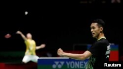 Reaksi Jonatan Christie saat menang atas pebulu tangkis Denmark, Jan O Jorgensen dalam Kejuaraan Bulu Tangkis Dunia BWF 2019 di Bassel, Swiss, 22 Agustus 2019. (Foto: Reuters)