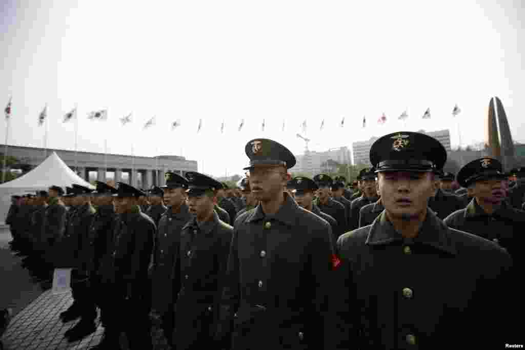 Một đơn vị Thủy Qu&acirc;n Lục Chiến Nam Triều Ti&ecirc;n tham gia lễ kỷ niệm tổ chức tại Seoul.