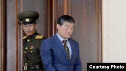 朝鲜官方媒体2016年4月29日发布金东哲被收押的照片