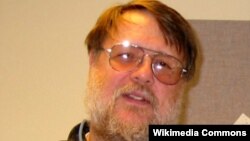Ray Tomlinson, inventor del email murió a los 74 años de edad.