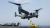 Посадка MV-22 Osprey на польотну палубу USS Abraham Lincoln в Аравійському морі 17 травня 2019 року. (Фото ВМС США/AP)