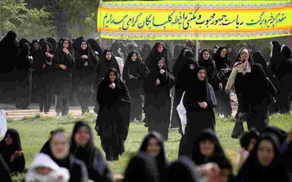 خبرگزاری ایسنا، به نقل از محمد حسن دانشور، فرمانده نیروی انتظامی گلپایگان نوشته است در دو ماه گذشته، ۷ مورد تجاوز و سرقت به عنف و دو مورد قتل در این شهرستان به وقوع پیوسته است. 