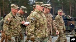 마크 밀리 미군 합참의장이 16일 독일 내 우크라이나 군 훈련 기지를 방문했다.