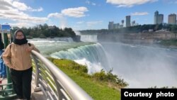 Lia Jauharotul Afifah dalam kesempatan wisata di Niagara Falls (foto: courtesy)