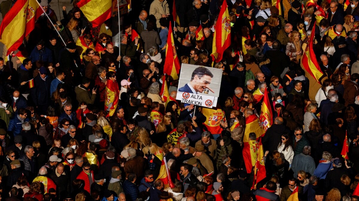 thousands-join-rightist-rally-against-spanish-government