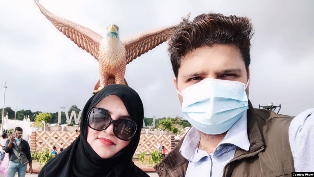 فواد علی شاہ ملائیشیا کے شہر لنگاوی میں اپنی اہلیہ کے ہمراہ۔ سن 2022