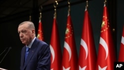 Presiden Turki Recep Tayyip Erdogan berbicara seusai menghari rapat kabinet di Ankara, Turki, pada 23 Januari 2023. (Foto: Turkish Presidency via AP)