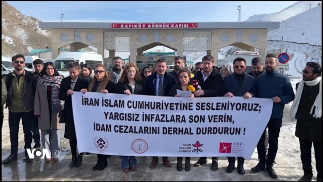 داکۆکیکارانی مافەکانی مرۆڤ لە دەروازەی سنوری ئێران خۆپیشاندانیان ئەنجامدا