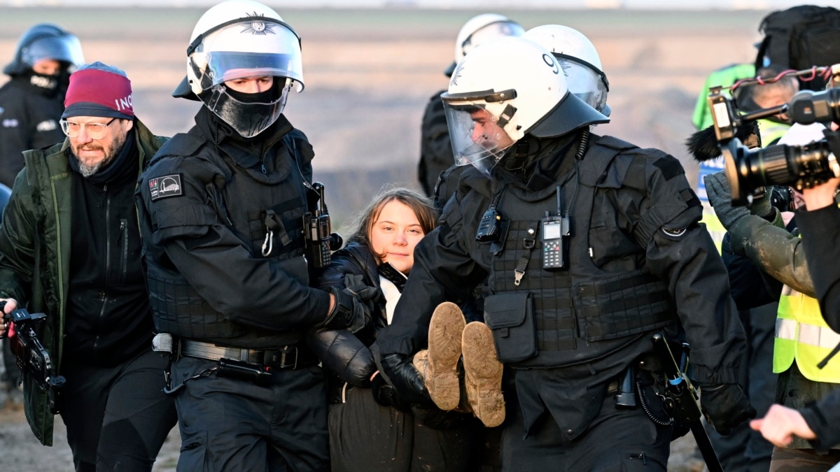 Activist Thunberg meets energy chief in Davos