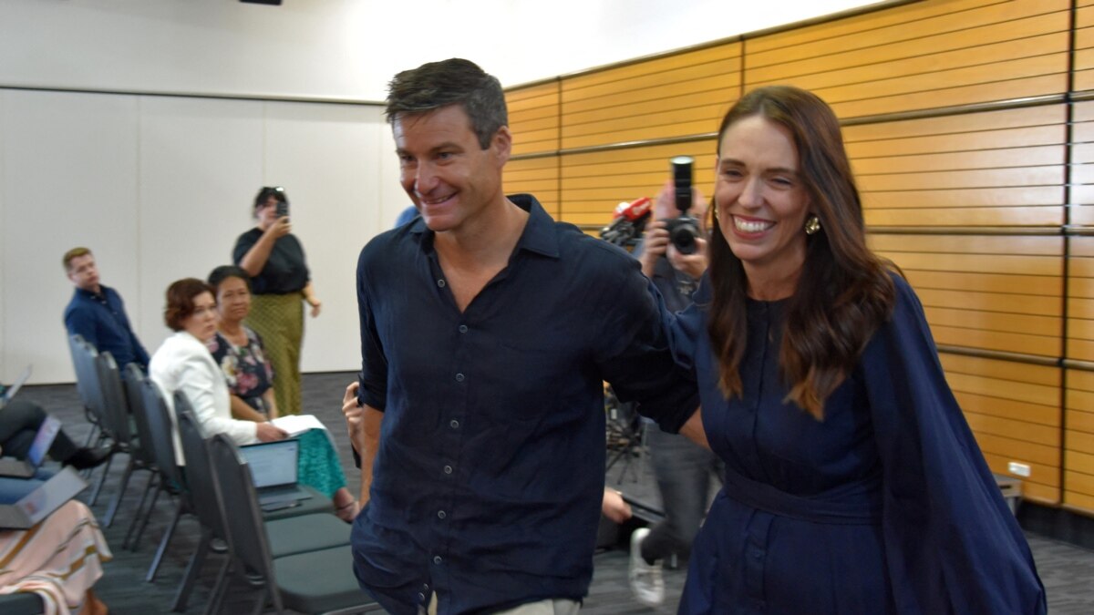 不恋官位 新西兰总理阿德恩提前卸任称自己“油箱里没油了”