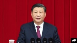 在新华社发布的这张照片中，中国国家主席习近平在2022年12月30日在北京举行的中国人民政治协商会议全国委员会组织的新年聚会上发表讲话。
