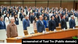 Majelis Nasional Vietnam mengadakan sidang luar biasa untuk menyetujui pengunduran diri Nguyen Xuan Phuc dari kursi kepresidenan, 18 Januari 2023.