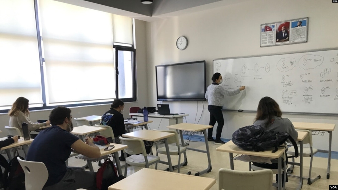 Milli Eğitim Bakanlığı bu yıl 24 Kasım Öğretmen Günü öncesinde 20 bin öğretmen ataması gerçekleştirdi.