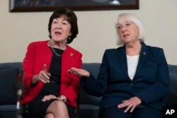 Senator Susan Collins (kiri) dan Senator Patty Murray dalam wawancara dengan Associated Press di Gedung Capitol, Washington, Kamis, 26 Januari 2023. (AP/Manuel Balce Ceneta)