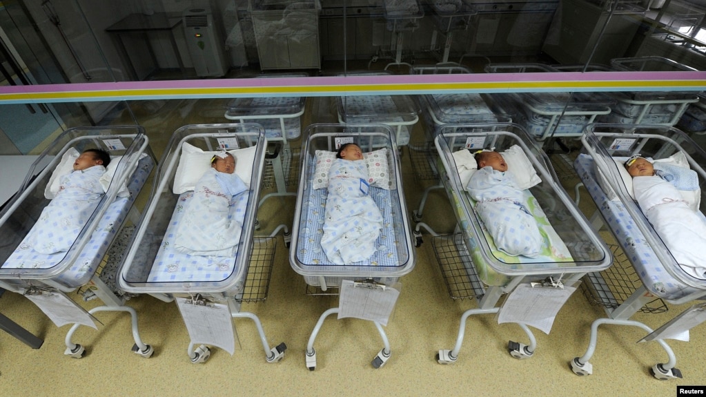 资料照：中国安徽合肥的一所医院里的新生儿。(photo:VOA)