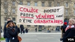 Middle school teacher Hortense, left, fears she'll have to teach in her late 60s – which she says is impossible, as teaching kids requires lots of energy. Place de la Republique, Paris, Jan. 19, 2023. (Lisa Bryant/VOA)