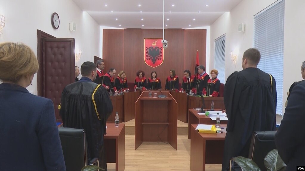 Vendimi i parlamentit për mandatin e Xhaçkës, Kushtetuesja shqyrton kërkesat e opozitës