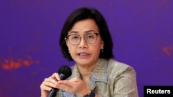 Menteri Keuangan Sri Mulyani Indrawati berbicara dalam acara sampingan pada Pertemuan Menteri Keuangan dan Gubernur Bank Sentral G20 di Nusa Dua, Bali, 14 Juli 2022. (Foto: via Reuters)