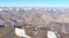 Dãy núi phủ đầy tuyết từ máy bay chở khách ở vùng Ladakh, ngày 14 tháng 9 năm 2020.