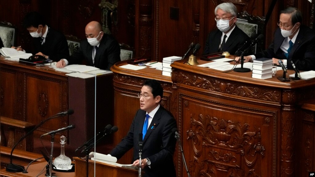 日本首相岸田文雄在东京的日本国会开幕日发表政策演讲。（2023年1月23日）(photo:VOA)