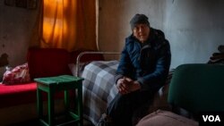 Yuriy Shpak dismisses the current dangers, saying they are small compared to the fullscale battles in his town a few months ago, in Lyman, Ukraine, Jan. 21, 2023. (Yan Boechat/VOA)