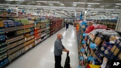 资料照 - 阿根体货物充足的超市。