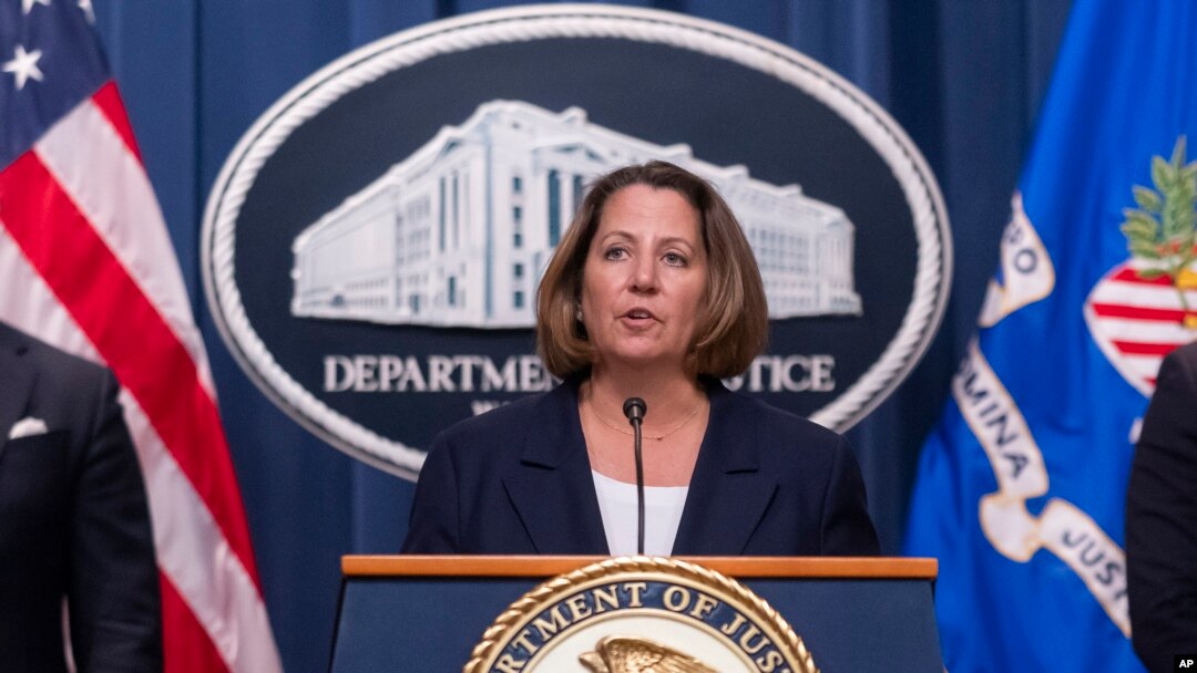 司法部副部长丽莎·摩纳哥（Lisa Monaco）2023年1月18日在华盛顿司法部举行的新闻发布会上宣布对加密货币交易所Bitzlato采取国际执法行动，并逮捕该公司创始人——居住在中国的俄罗斯国民阿纳托利·列科德莫夫（Anatoly Legkodymov）。（美联社照片）
