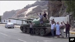 This frame grab from video shows fighters loyal to the separatist so-called Southern Transitional Council, backed by the United Arab Emirates, near the presidential palace, in Aden Yemen, Tuesday, Jan. 30, 2018. 