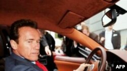 Arnold Schwarzenegger Dimitri Medvedev ile Kayak Yapacak