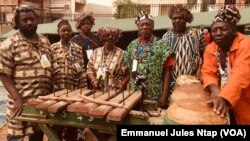 L’association danse culturelle Meuhep bamileké du centre au musée nationale à Yaoundé, le 12 septembre 2019. (VOA/Emmanuel Jules Ntap)