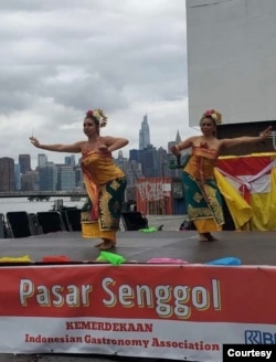 Pentas tari Bali pada acara Pasar Senggol 2021. (Foto: Dewi Eva Mulya)