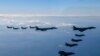 Фото Міністерства оборони Південної Кореї - два бомбардувальники США B-1В,винищувачі Корейських повітряних сил F-35 та чотири американські винищувачі F-16 в небі над Південною Кореєю, 5 листопада 2022 року (South Korean Defense Ministry via AP)
