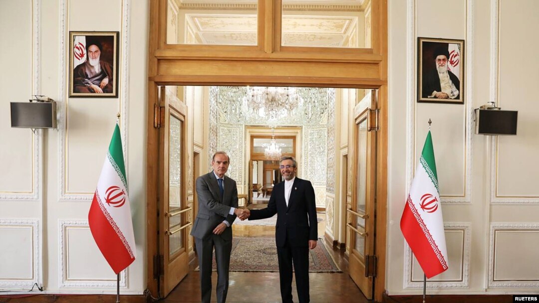 Madaxa wadahadalada hubka nukliyeerka Iran iyo xoghaye ku xigeenka ururka Midawga Yurub u qaabilsan adeegyada debedda. 
