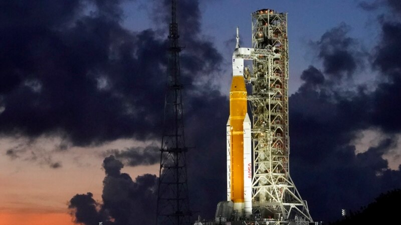 At Least 100,000 Expected for NASA's Moon Launch