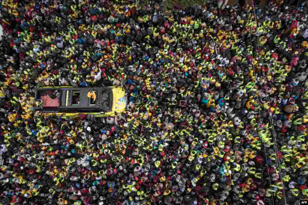This aerial view shows Kenya&#39;s Deputy President and presidential candidate William Ruto of Kenya Kwanza (One Kenya) political party coalition speaking to supporters from a car during his rally in Thika.