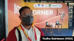 Juru Bicara INASPOC, Rima Ferdianto, saat ditemui VOA di sela perhelatan ASEAN Para Games 2022 di Surakarta, pada 3 Agustus 2022. (Foto: VOA/Yudha Satriawan)