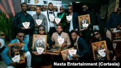 Vencedores dos prémios do Hip Hop Awards posam para uma fotografia em grupo